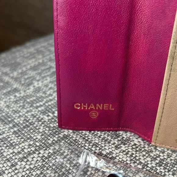 355. Chanel Leather Card Holder - Picture 10 of 13